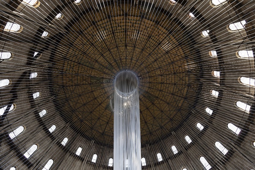 Wolska Rotunda rozświetlona. Niesamowita wystawa zawitała do opuszczonej gazowni