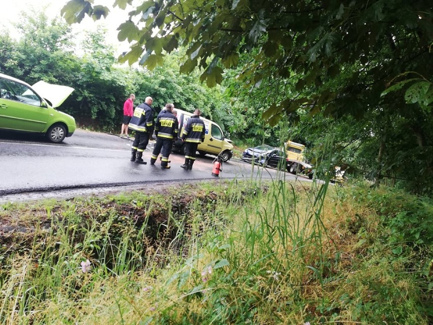 Wypadek trzech samochodów na obwodnicy Szczawna - Zdroju