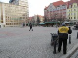 Wrocław: Wielke sprzątanie Rynku po imprezie sylwestrowej (ZDJĘCIA)