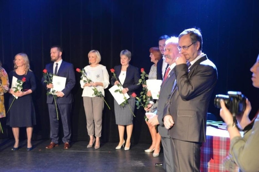 Burmistrz Łowicza przyznał nagrody z okazji Dnia Edukacji Narodowej. Kto je dostał? [ZDJĘCIA]