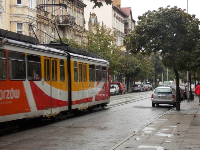 Miejski Zakład Komunikacji w Gorzowie Wielkopolskim Sp. z o.o. informuje, że od dnia 29 marca 2016 r. (wtorek) do odwołania (przewidywany termin zakończenia – 1 kwietnia br.) z powodu prac sieciowych zawieszone zostaje kursowanie linii tramwajowych nr „2” i „3”.