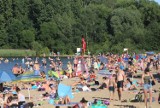 Tłumy szturmowały plażę na Pogorii III w Dąbrowie Górniczej. Zobacz ZDJĘCIA. Przyjeżdża tu całe Zagłębie i pół Śląska!