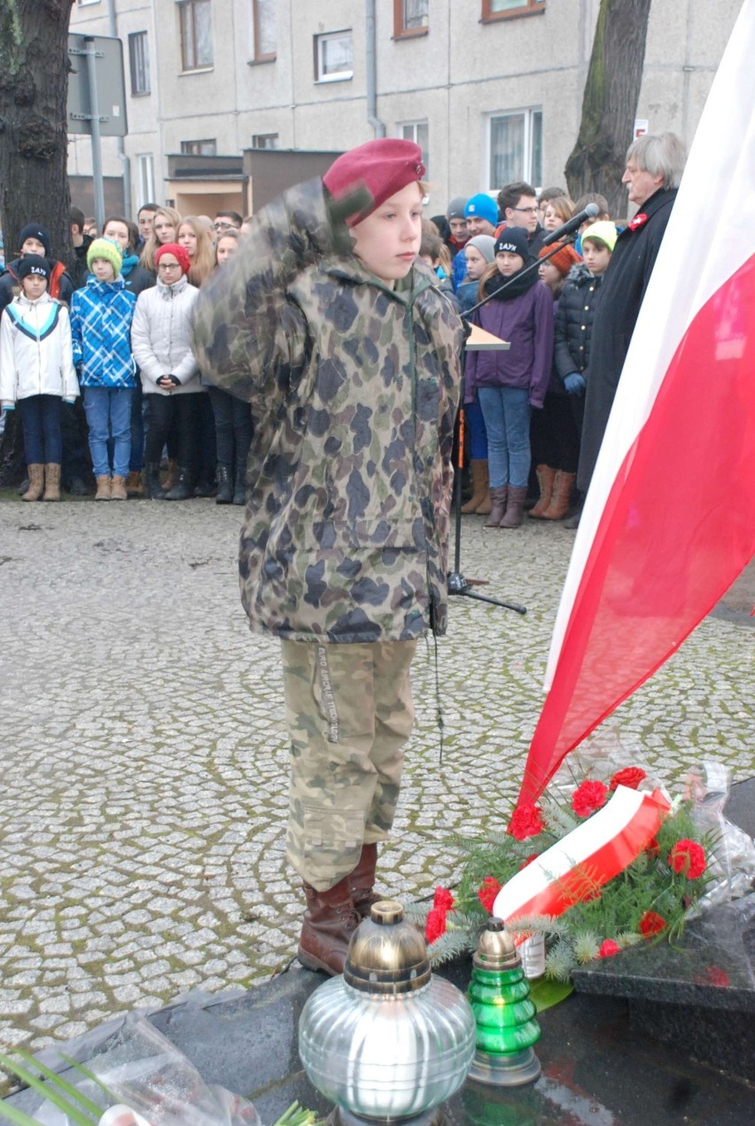 Obchody pod pomnikiem w Międzychodzie