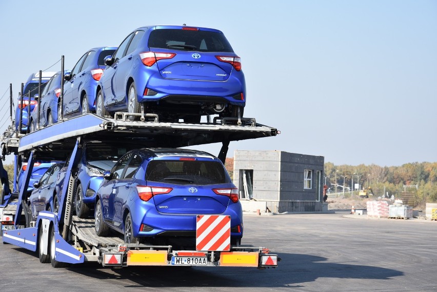 Nowoczesne centrum samochodowe w Bytomiu. Dzisiaj przyjechał pierwszy transport