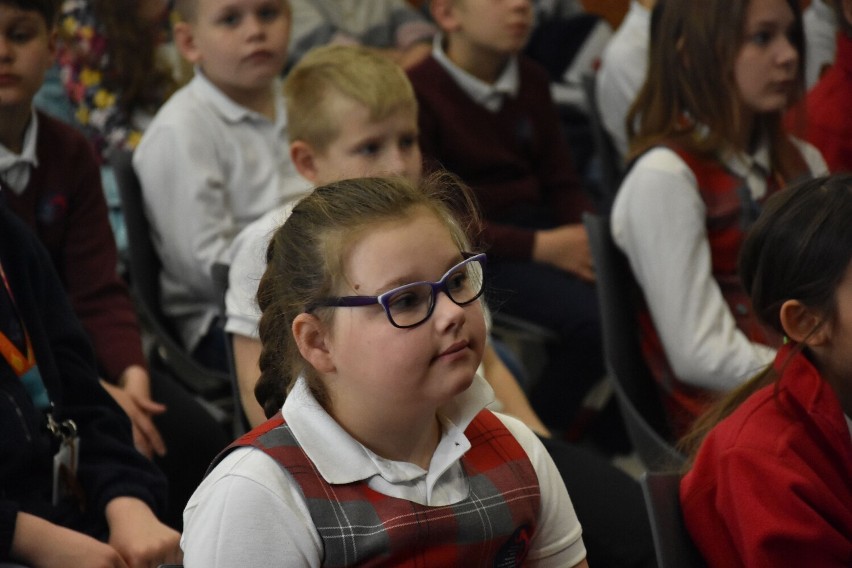 O bezpieczeństwie na rowerze w praktyce dla trzecioklasistów. Akcja "Rowerem bezpiecznie" w śremskim Klubie Relax