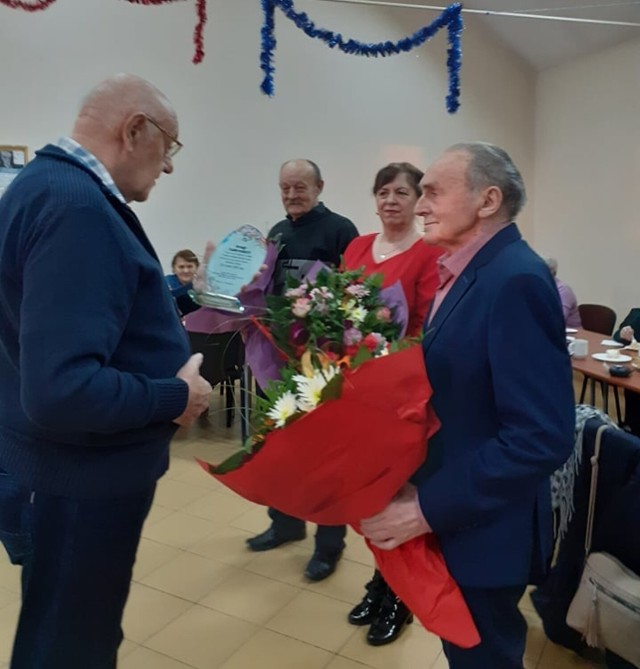 Ostatnie spotkanie kikolskich emerytów miało charakter wyjątkowo uroczysty, bo dwie osoby świętowały swoje siedemdziesiąte urodziny, a Gabriel Tułodziecki – dziewięćdziesiąte