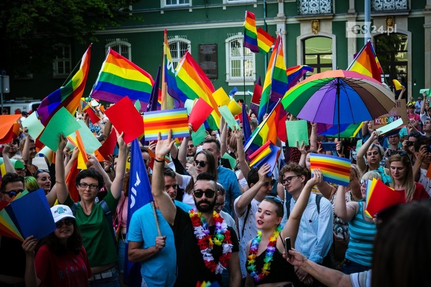 Szczecin przeciwko nienawiści. Pół tysiąca osób na kolorowej pikiecie [ZDJĘCIA, WIDEO]