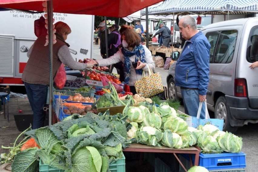 Ceny owoców i warzyw na bazarach w Końskich, we wtorek 29...