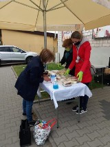 Kiermasz ciast w Osjakowie. Panie z KGW  w Walkowie zbierały pieniądze na leczenie Wojtusia Howisa FOTO