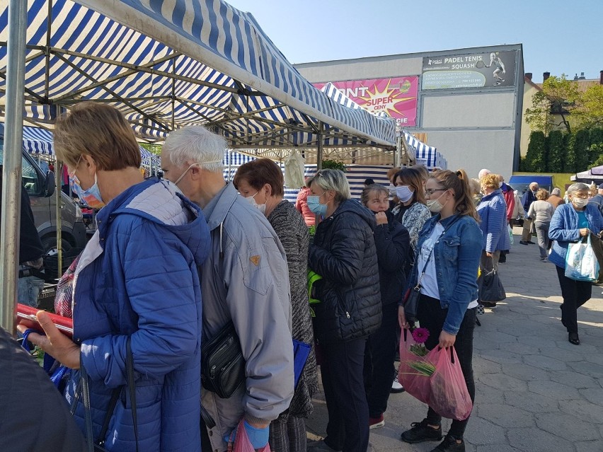 Wtorek na targowisku miejskim w Kielcach. Bazary przeżywają oblężenie  [ZDJĘCIA]