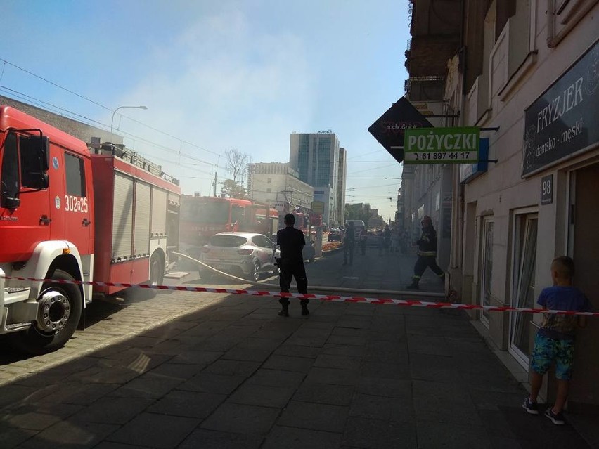 Pożar na Jeżycach w Poznaniu: Kłęby dymu nad ulicą Dąbrowskiego