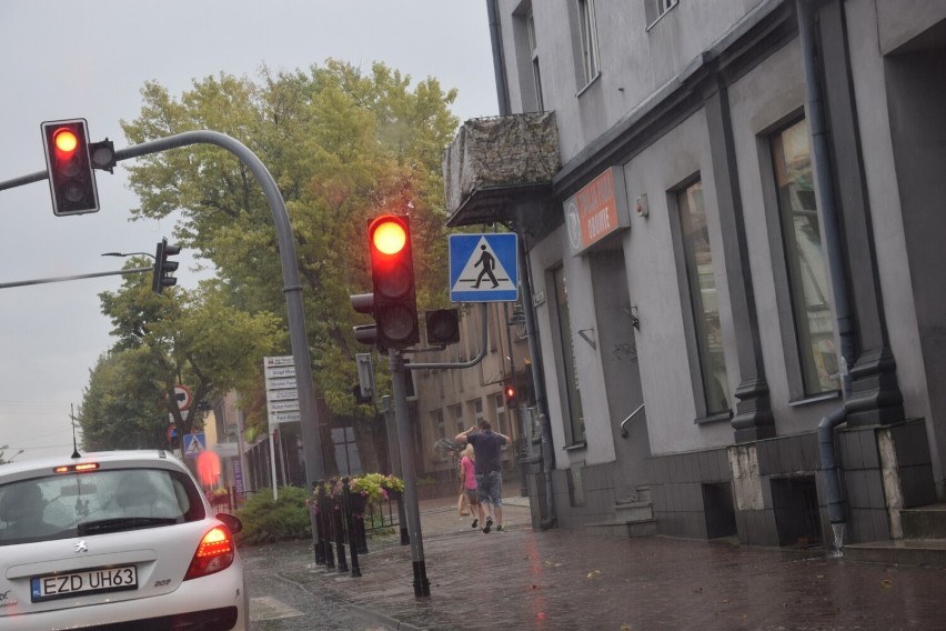 Ostrzeżenie przed silnym deszczem z możliwymi burzami we wtorek