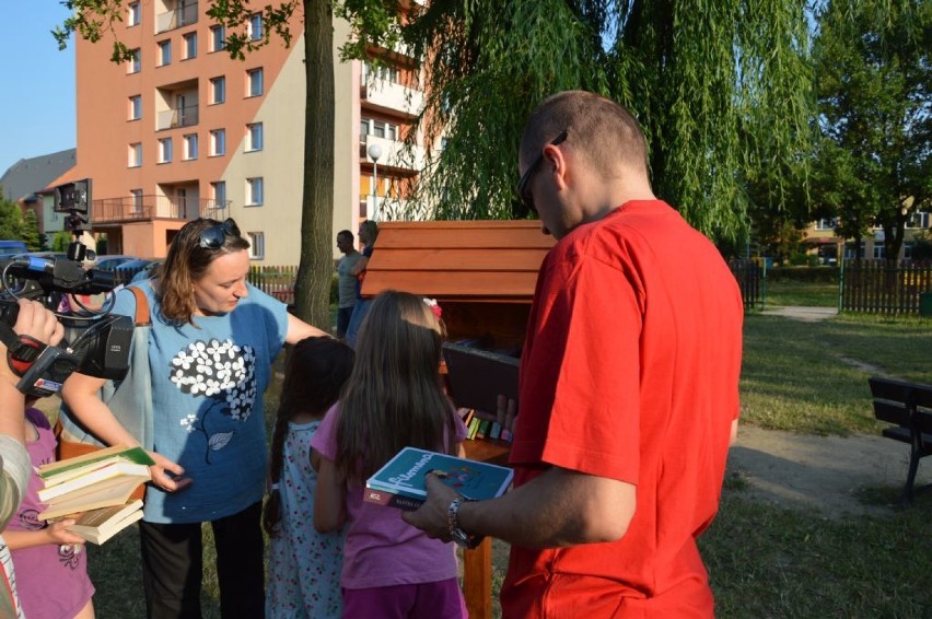 Książkodzielnie stoją na osiedlu Pułanki w Ostrowcu