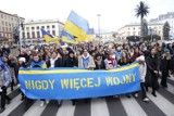 Warszawa solidarna z Ukrainą. W centrum odbyła się manifestacja "Nigdy więcej wojny"