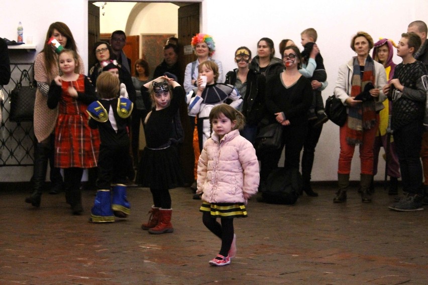 Uczniowie Państwowej Szkoły Muzycznej I Stopnia w Golubiu-Dobrzyniu byli na balu przebierańców