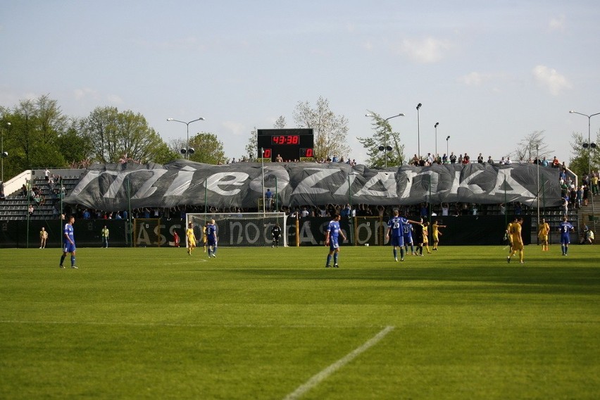 Zamkną trybuny na stadionie Miedzi Legnica?