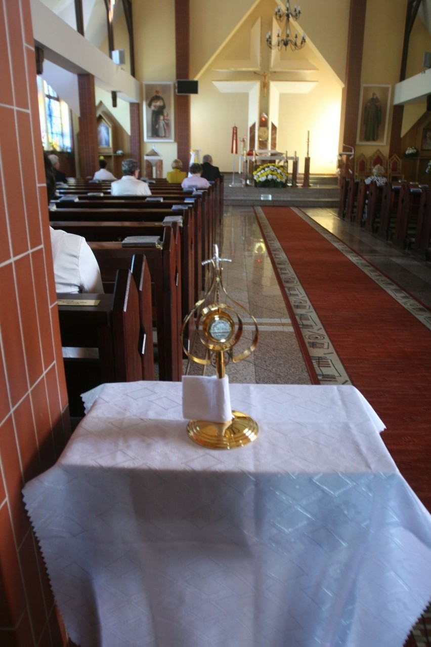 Relikwie Jana Pawła II w kościele w Kleszczówce