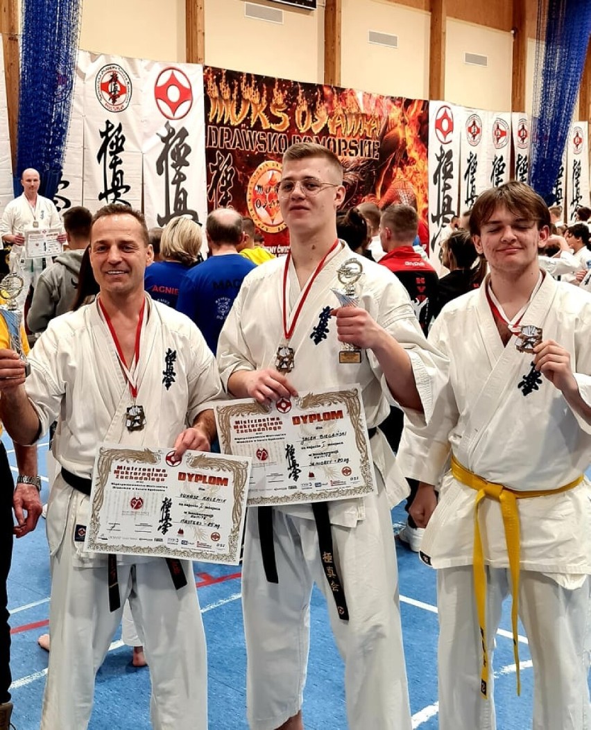 Medale karateków ze Szczecinka na mistrzostwach w Drawsku Pomorskim [zdjęcia]