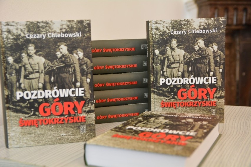 "Pozdrówcie Góry Świętokrzyskie" w nowym wydaniu w koneckiej bibliotece. Były tłumy