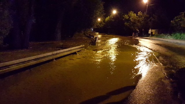 Potężna nawałnica przeszła w okolicach Krakowa. Zalane domy i posesje, zamknięte drogi