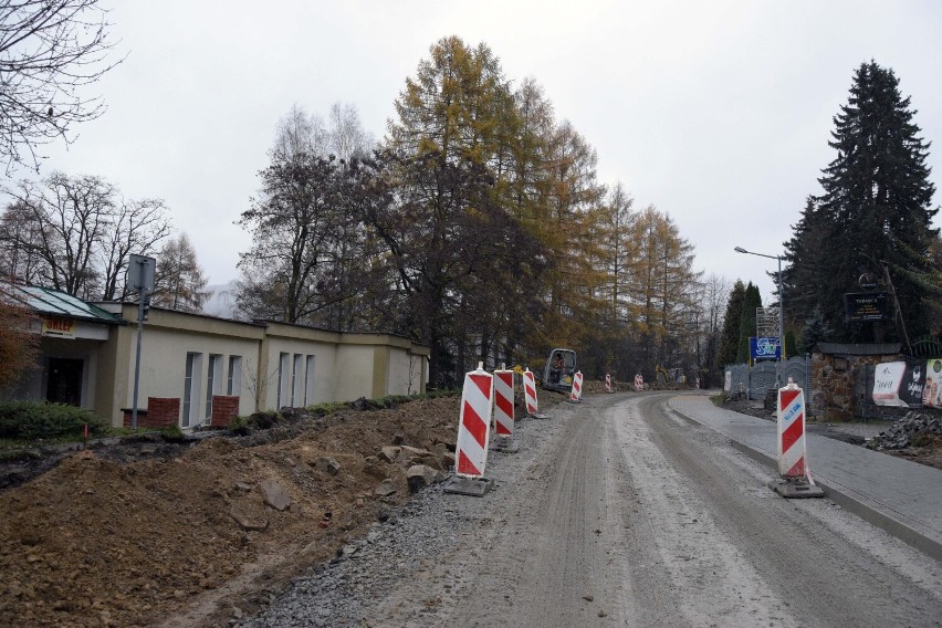 Mieszkańcy powiatu leskiego i turyści tracą cierpliwość. Powodem przebudowa drogi z Soliny do Polańczyka