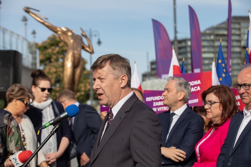 W niedzielę (15 września) specjalnym autokarem, tzw....