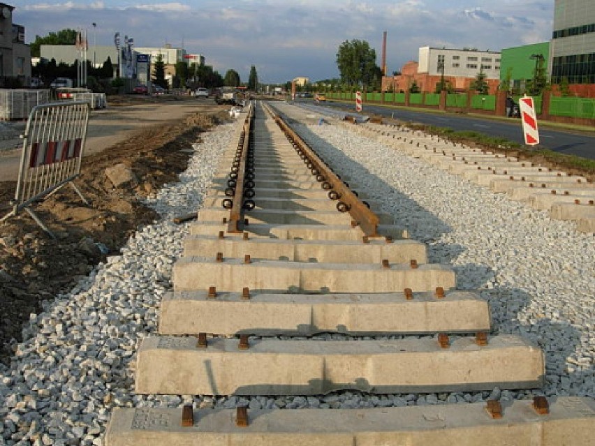 Tramwaj Fordon: Kładą beton i asfalt. Raport z budowy nr 16...