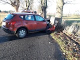 Wypadek na trasie Lublowo - Lublewko w gminie Choczewo. Auto uderzyło w drzewo