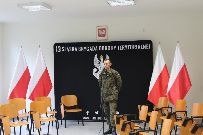 Mariusz Błaszczak z wizytą w Gliwicach. Przyjął sprawozdanie od śląskiej brygady WOT. ZDJĘCIA
