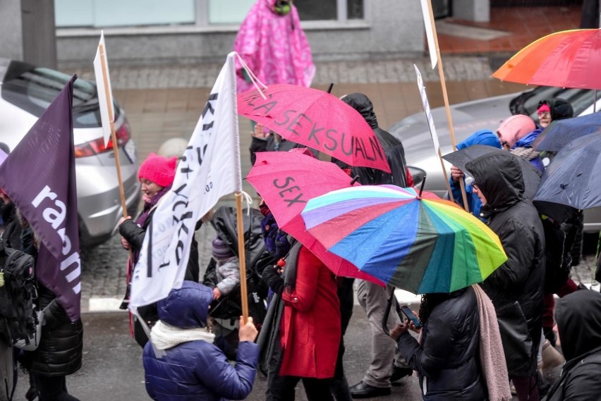 09.03.2019 Gdynia. Manifa Trójmiasto przeszła ulicami Gdyni....