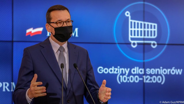 Premier Mateusz Morawiecki w piątek przed południem przedstawił nowe obostrzenia, w związku z lawinowym wzrostem zakażeń koronawirusem. 

Przejdź dalej i sprawdź, jakie obostrzenia będą obowiązywać.