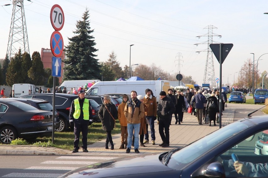 Wszystkich Świętych 2019. Łodzianie na cmentarzu Zarzew ZDJĘCIA