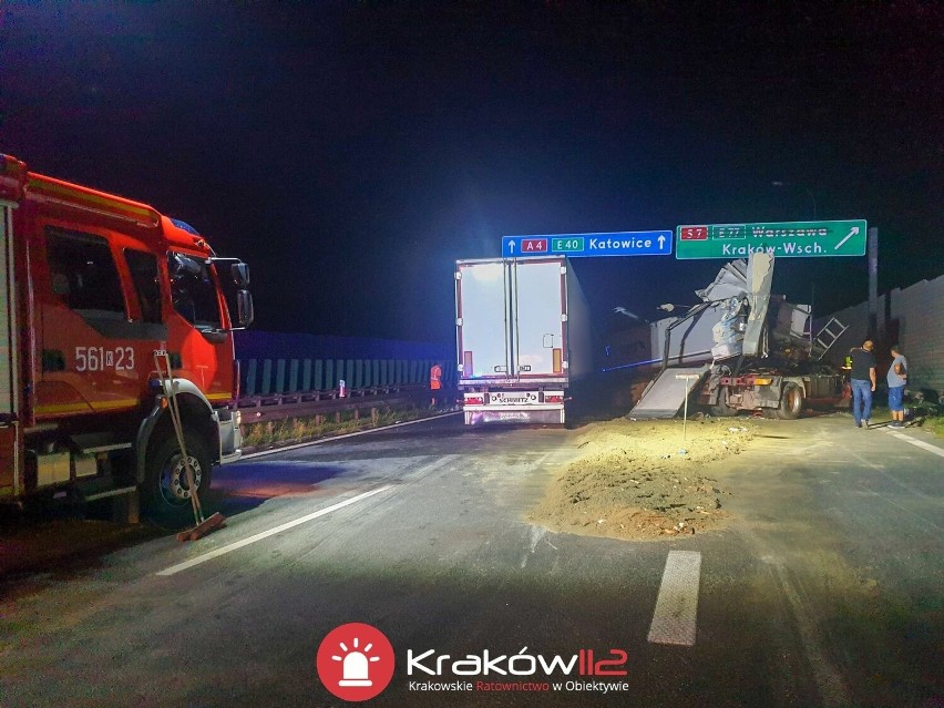 Karambol na A4. Wypadek przy węźle Bieżanów. Na autostradzie w kierunku Katowic były wielkie utrudnienia