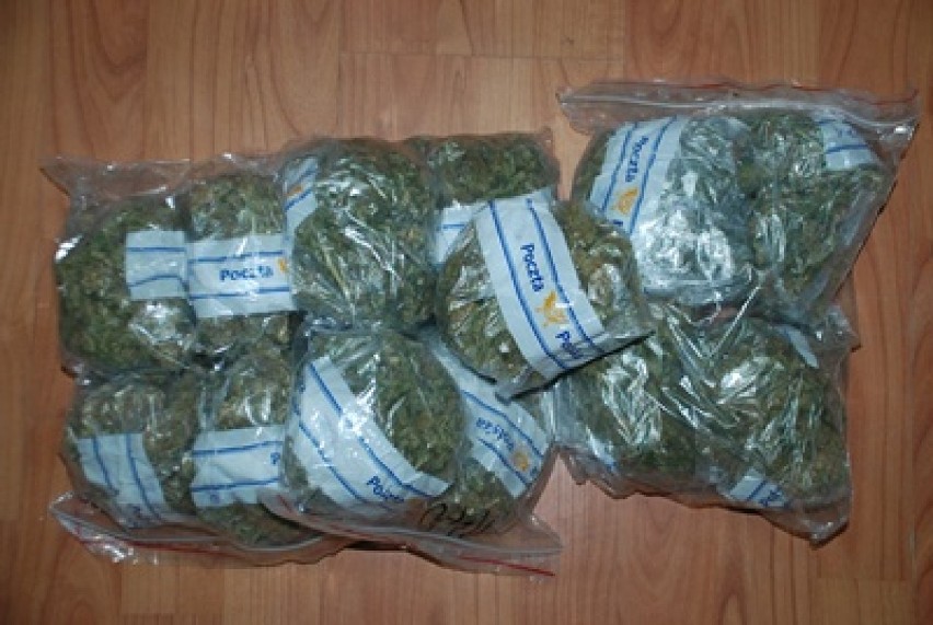 Amfetamina i marihuana w rękach policji (ZDJĘCIA)