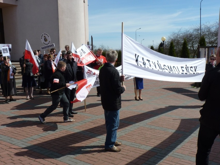 Marsz Pamięci Ofiar Katastrofy Smoleńskiej w Radomsku