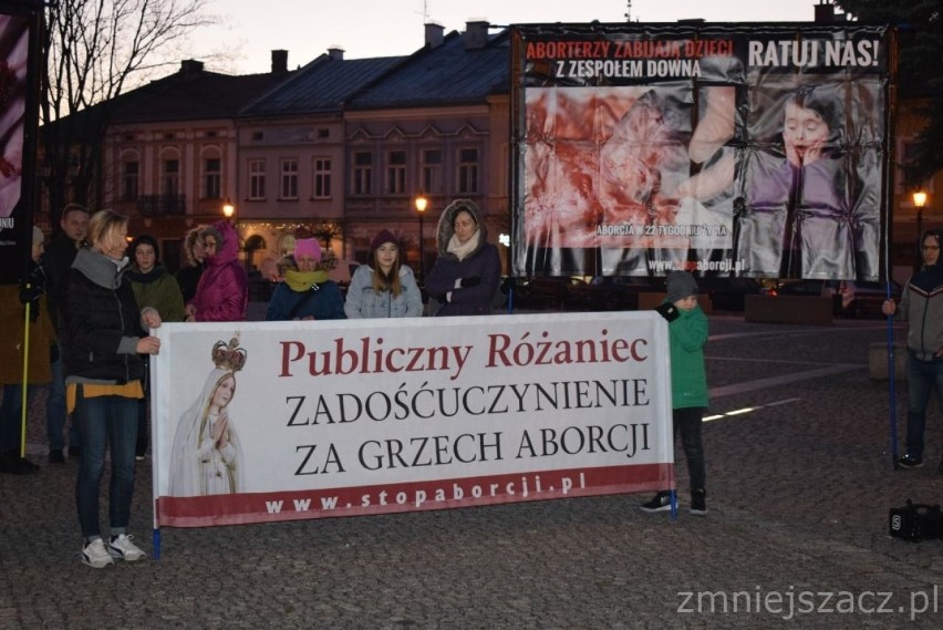 Brzesko. Publiczny różaniec. Modlili się i wyrażali swój sprzeciw wobec aborcji