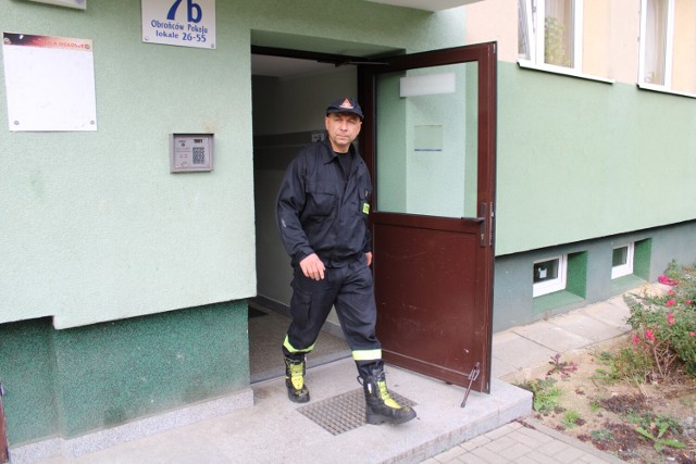 Strażacy z Głogowa sprawdzają piwnice w blokach pod kątem wykorzystania w charakterze schronu
