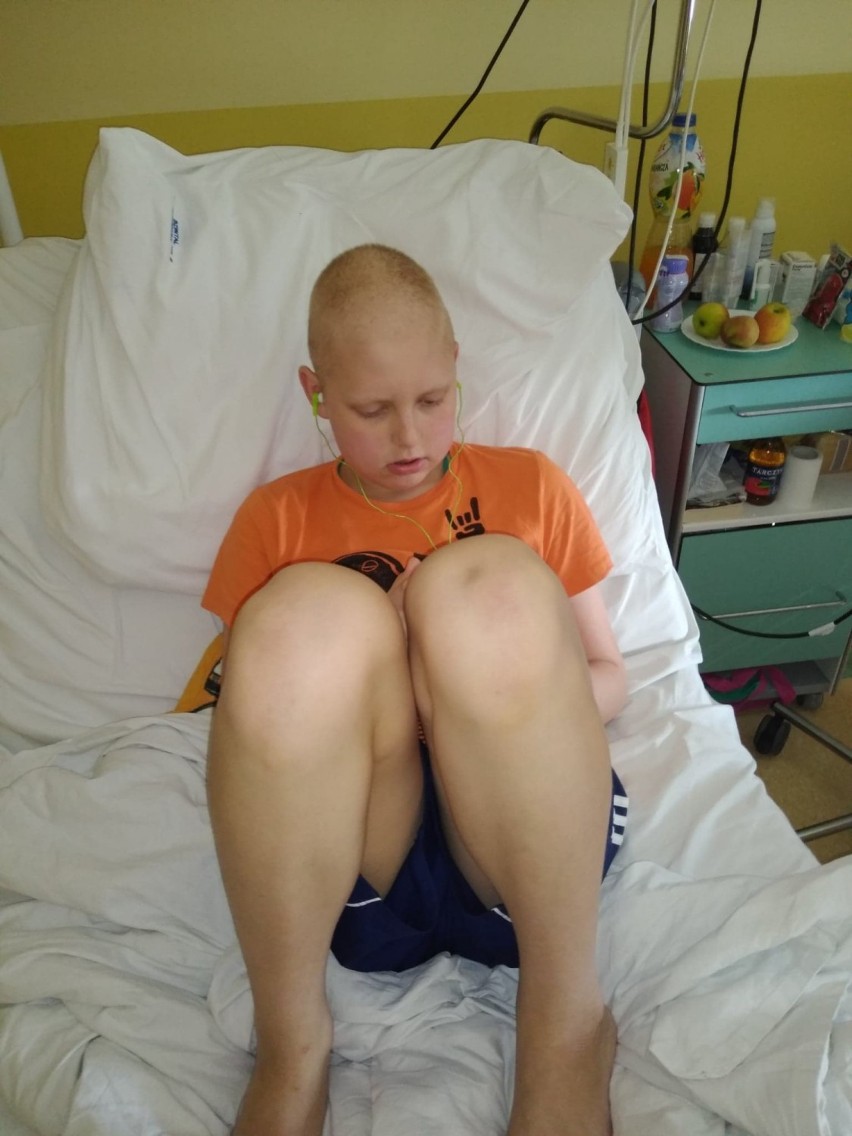 14-letni Karol z Przemyśla ma chłoniaka. Pomóż w leczeniu chłopca, zdobądź koszulkę z autografami polskich skoczków