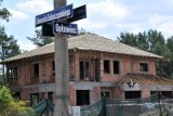 Budowa domu zaczyna nas przerastać finansowo. Polacy wystawiają na sprzedaż nieukończone domy i mieszkania