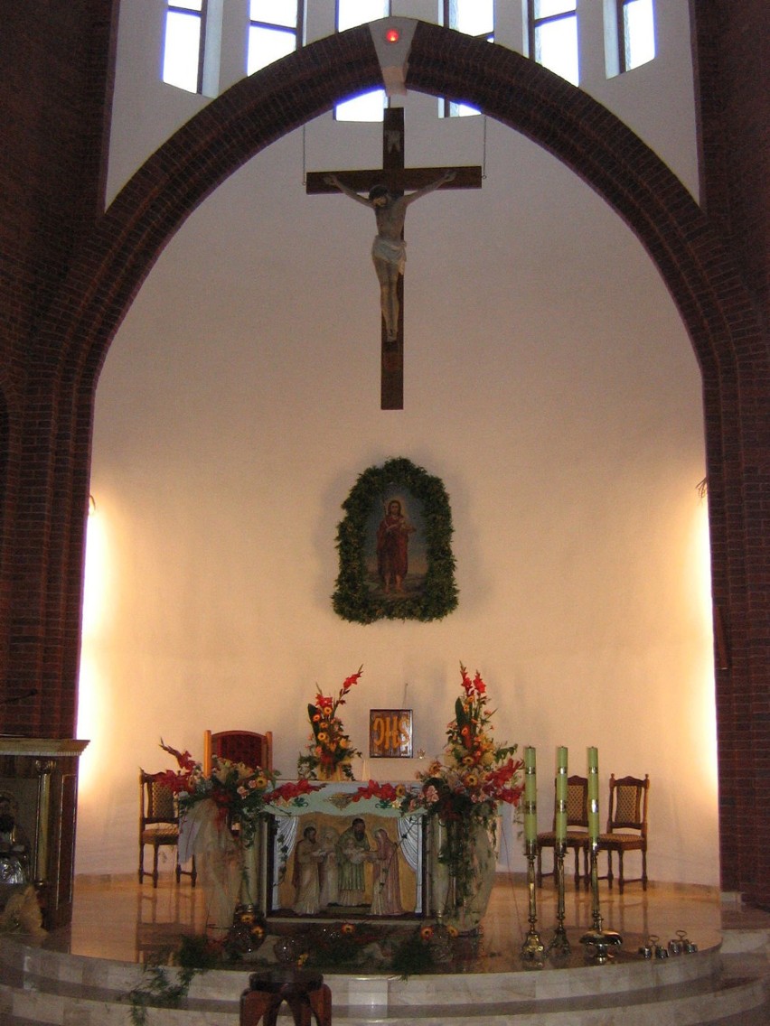 Wnętrze kościoła. Ołtarz.Fot. Ewa Krzysiak