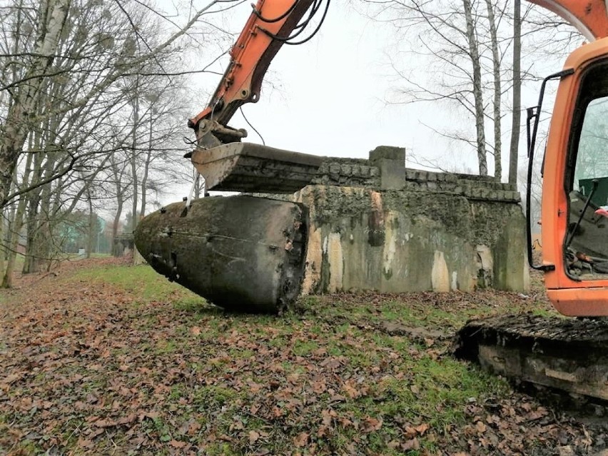 Pozostały ślady po tragicznej historii budowy przez Niemców IG Farben