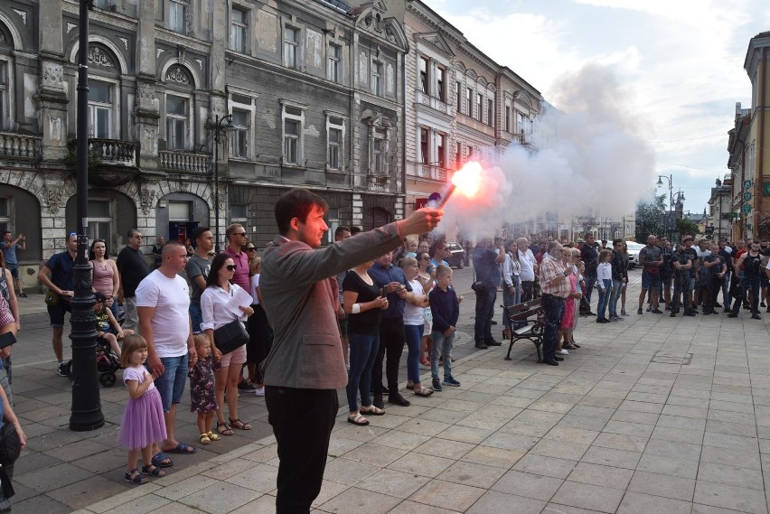 Mieszkańcy Tarnowa i odwiedzający miasto oddali w niedzielę...