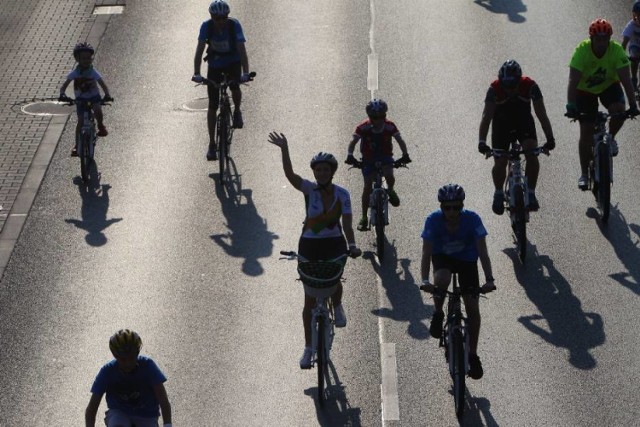 Niedziela należy w Poznaniu do rowerzystów. Rano wystartowało Poznań Bike Challenge. W tegorocznej edycji bierze udział 6 tys. zawodników. Zobaczcie zdjęcia!

CZYTAJ WIĘCEJ: Poznań Bike Challenge 2016: Tysiące rowerzystów opanowały miasto [ZDJĘCIA]