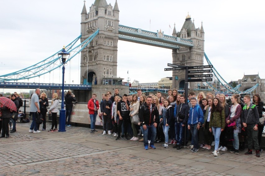 Uczniowie Miejskiego Zespołu Szkół nr 3 w Wieluniu na wycieczce w Wielkiej Brytanii i Niemczech-FOTO