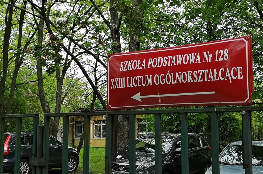 Alarm bombowy w krakowskich szkołach. Co z maturami?
