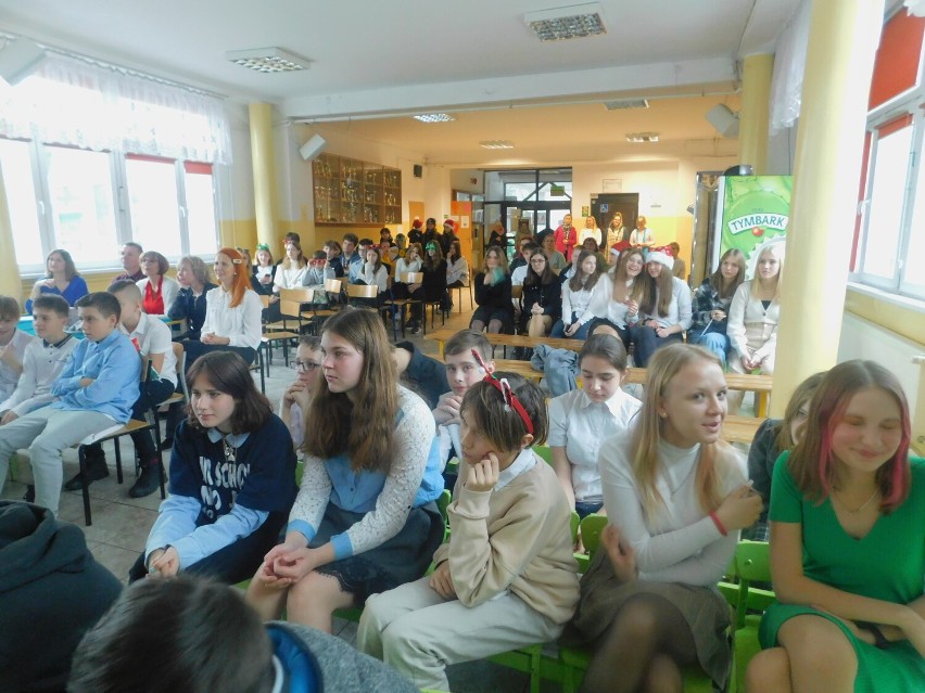 Malbork. Uczniowie Szkoły Podstawowej nr 9 śpiewali kolędy i pastorałki. Ten konkurs to szkolna tradycja