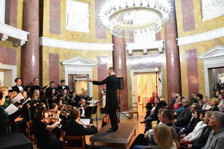 Koncert kolęd w Pałacu Lubostron (12.01.2024).