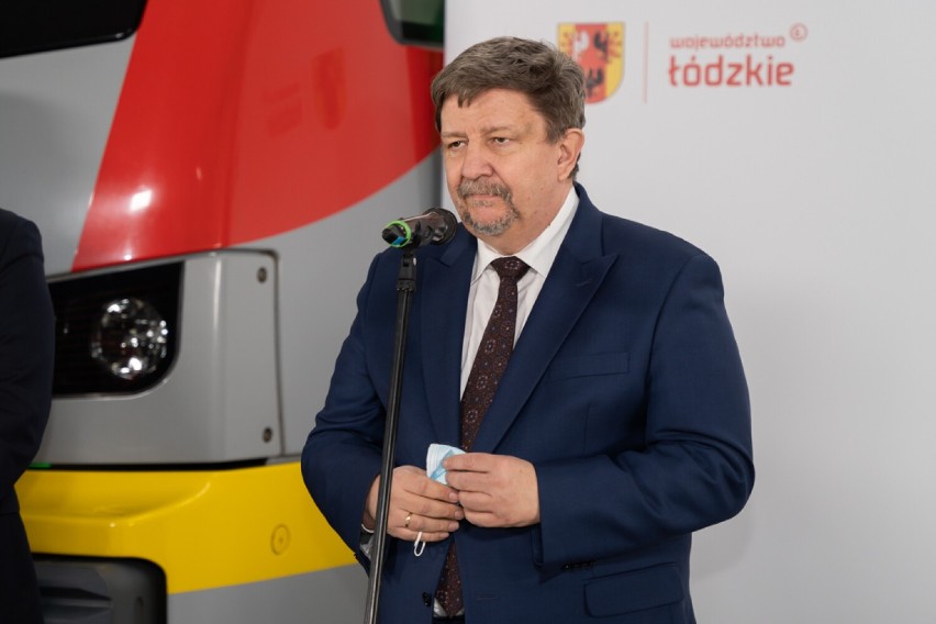 Zielona Kolej w Łódzkiem. Przewozy ŁKA od 2022 roku zasilane z odnawialnych źródeł energii. Do 2028 roku w całości. Jest umowa ZDJĘCIA