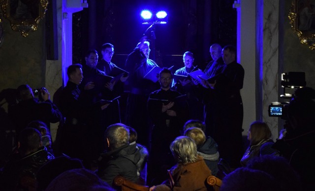 Niecodzienny, ekumeniczny koncert kolęd i pieśni bożonarodzeniowych pod tytułem "Drogi z Betlejem" odbył się w sanktuarium maryjnym w Markowicach. Wystąpiły: „Chorus Mariae Reginae” z Markowic, Bydgoski Chór Ewangelicki „Pro Domini” oraz Męski Kameralny Zespół Śpiewu Cerkiewnego „Partes” z Poznania.