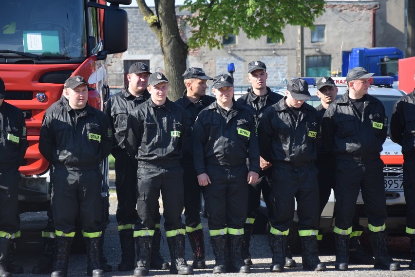 Manewry strażackie w Porębie. Strażacy doskonalili umiejętności FOTO